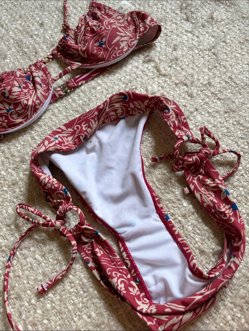 🥀 SHEIN WOMENS SIZE MEDIUM RED FLORAL BALCONETTE TOP BIKINI